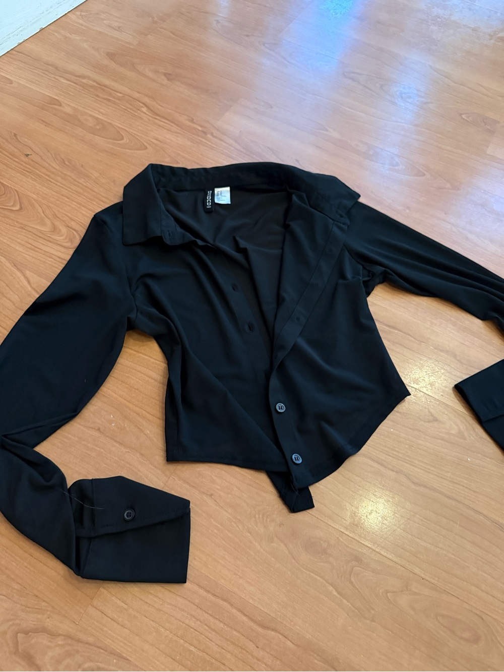 Black Women's Button-Front Blouse Crop